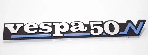6111 - TARGHETTA COFANO LATERALE "VESPA 50 N" Saldi